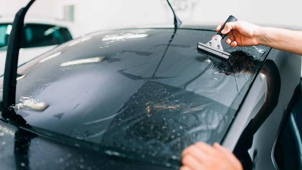 Importance of Roadside Dust and Debris on Windscreen Longevity