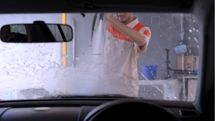 Your Guide to Maintaining a Clean and Safe Car Windscreen